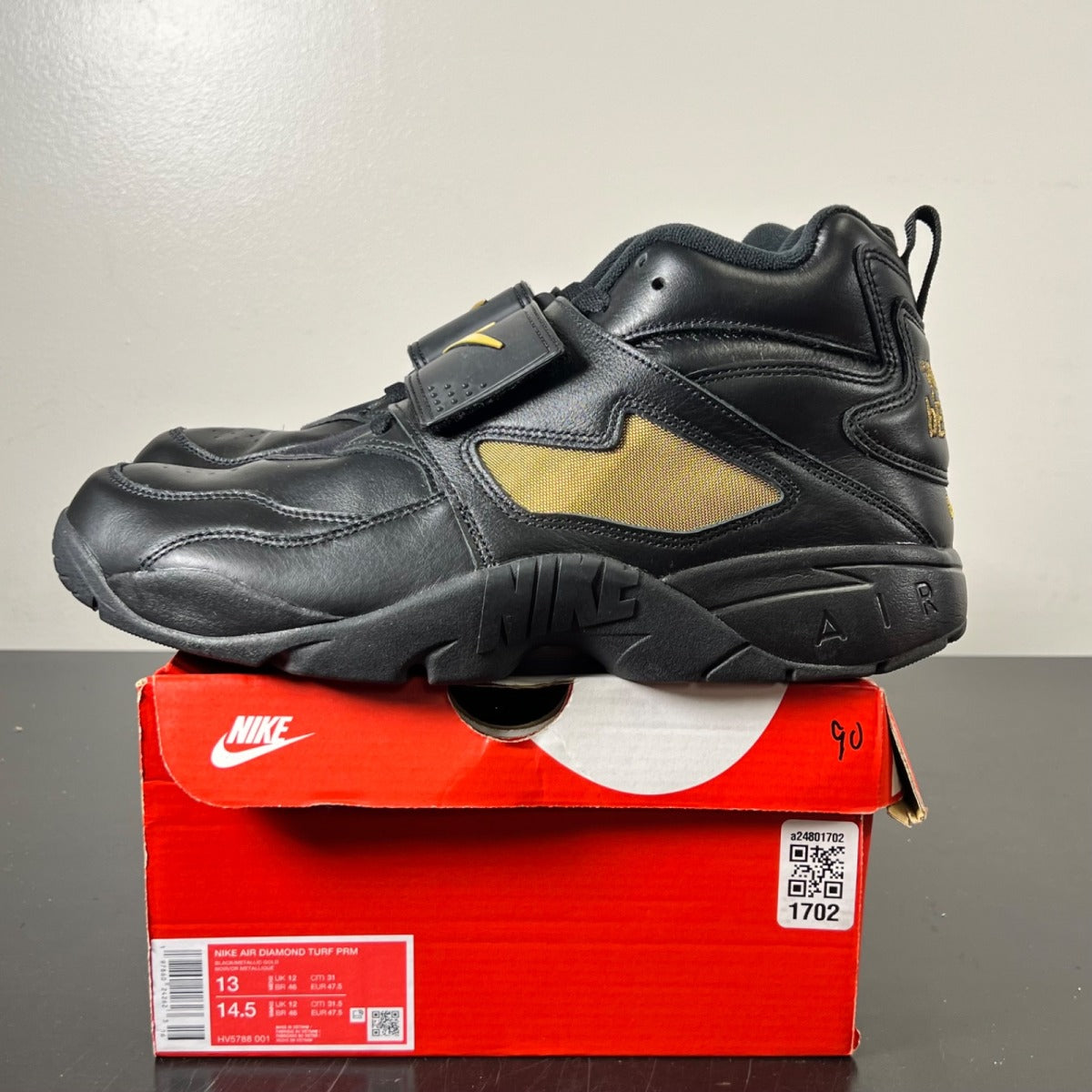 Nike Air Diamond Turf Signing Day 13 (Lightly Worn Pre-Owned)NikeBlack/Metallic Gold - Image 3
