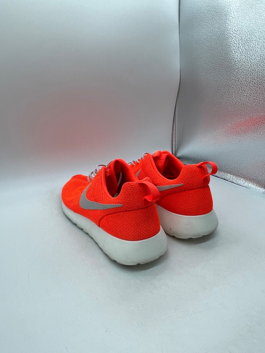 Nike Roshe Run Total Crimson Gamma Grey 12 (Moderately Worn Pre-Owned) - Image 4