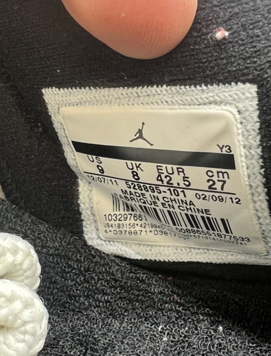 Jordan 11 Retro Low White Red (2012) 9 (Heavily Worn Pre-Owned)JordanWhite/Varsity Red-Black - Image 8
