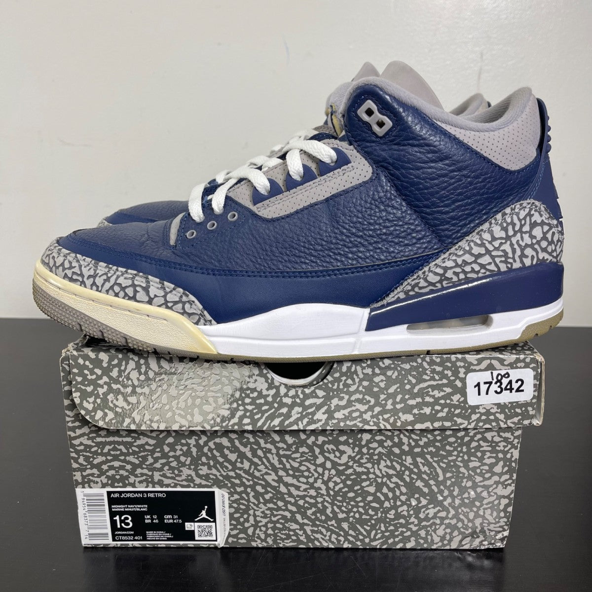 Jordan 3 Retro Georgetown (2021) 13 (Moderately Worn Pre-Owned)JordanMidnight Navy/Cement Grey-White - Image 3