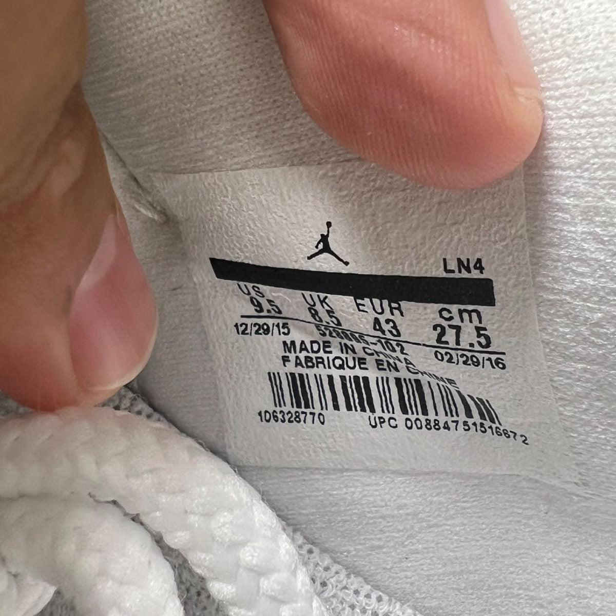 Jordan 11 Retro Low Cherry (2016) 9.5 (Lightly Worn Pre-Owned)JordanWhite/Varsity Red-Black - Image 7