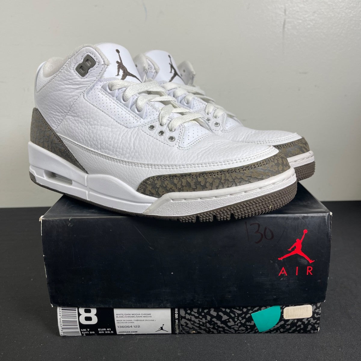 Jordan 3 Retro Mocha (2018) 8 (Moderately Worn Pre-Owned)JordanWhite/Dark Mocha-Chrome - Image 1
