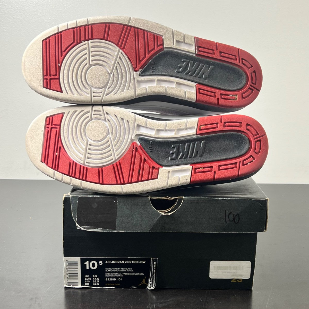 Jordan 2 Retro Low Chicago (2016) 10.5 (Lightly Worn Pre-Owned)JordanWhite/Black-Varsity Red - Image 6