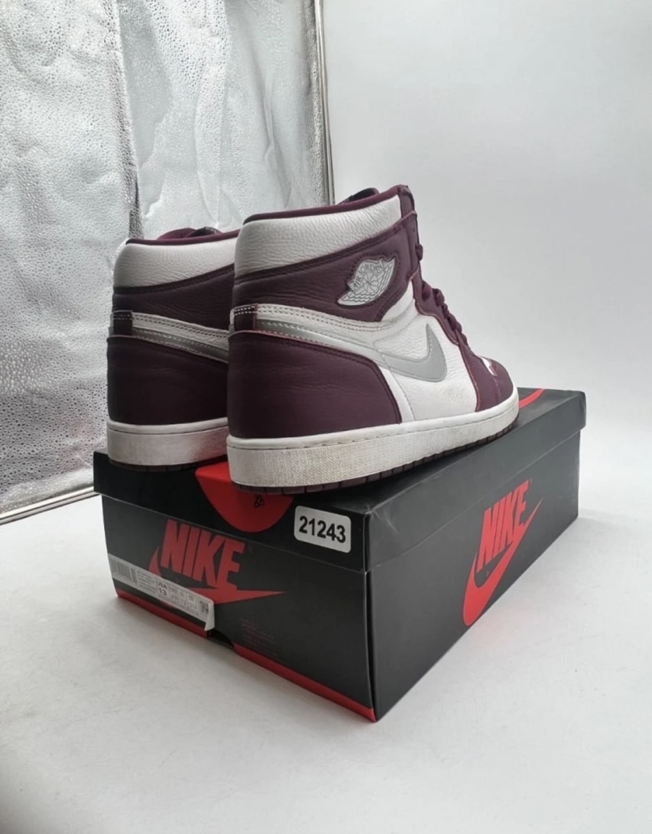 Jordan 1 Retro High OG Bordeaux 13 (Lightly Worn Pre-Owned)JordanBordeaux/White-Metallic Silver - Image 5