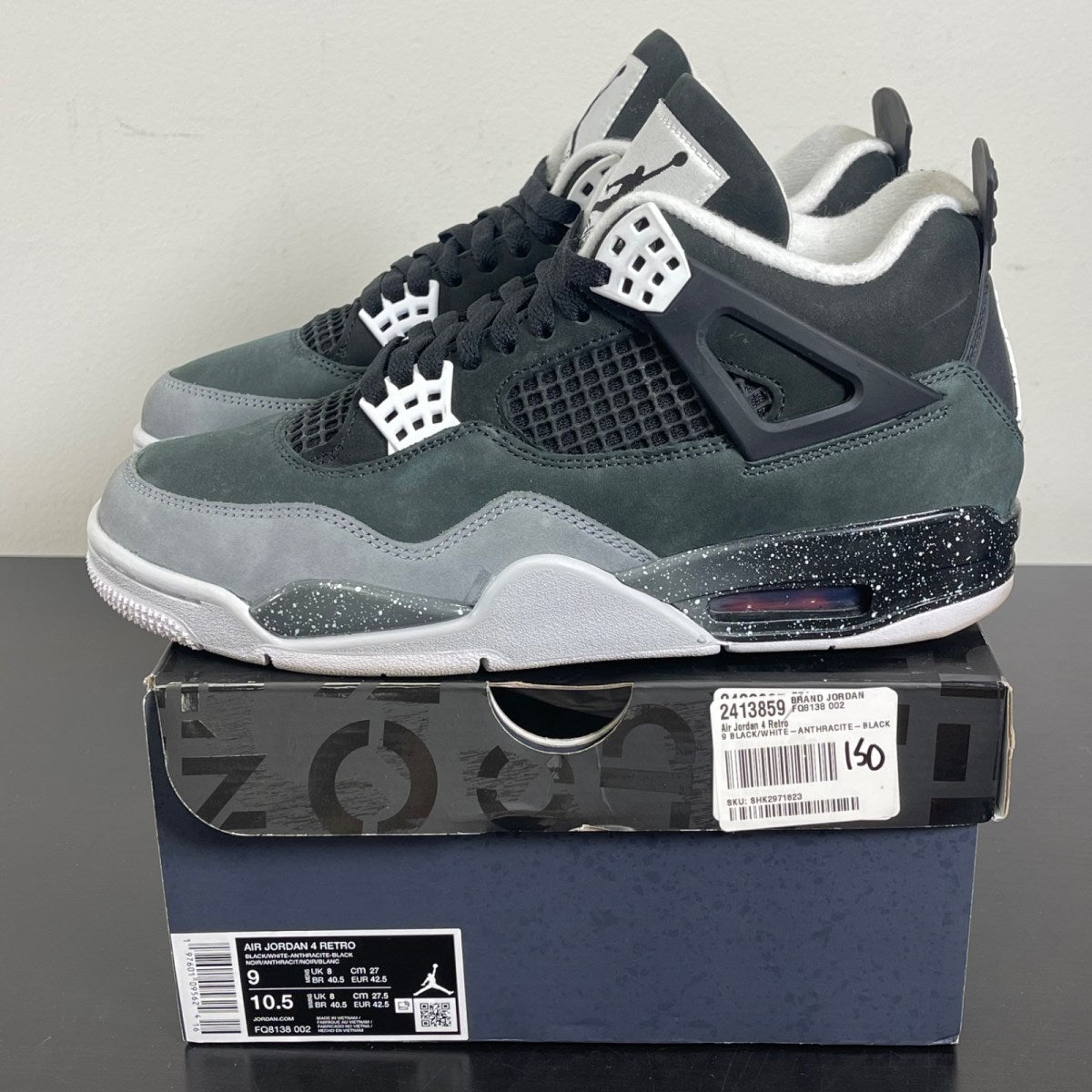 Jordan 4 Retro Fear (2024) 9 (Moderately Worn Pre-Owned)JordanBlack/White/Anthracite/Black/Pure Platinum - Image 3