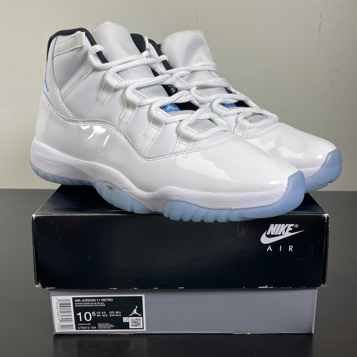 Jordan 11 Retro Legend Blue (2024) 10.5 (Moderately Worn Pre-Owned)JordanWhite/Legend Blue/Black - Image 1