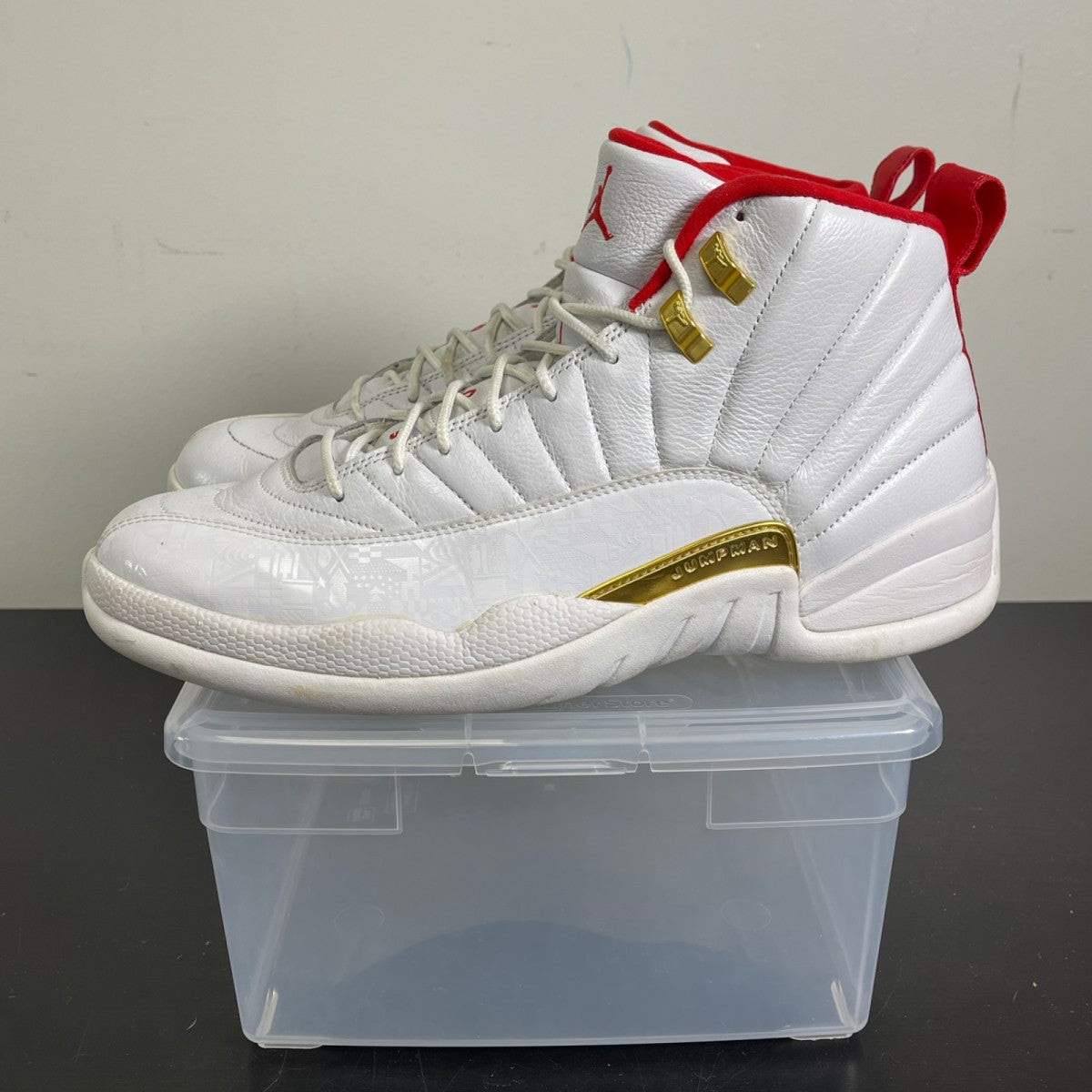 Jordan 12 Retro FIBA (2019) 12 (Moderately Worn Pre-Owned)JordanWhite/University Red-Metallic Gold - Image 3