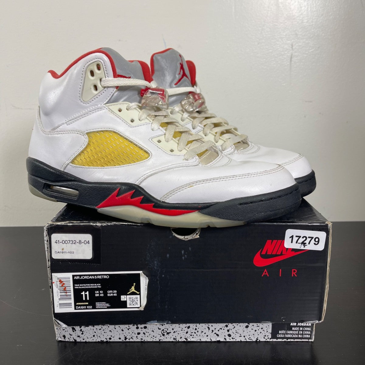 Jordan 5 Retro Fire Red Silver Tongue (2020) 11 (Moderately Worn Pre-Owned)JordanWhite/Black-Metallic Silver-Fire Red - Image 1