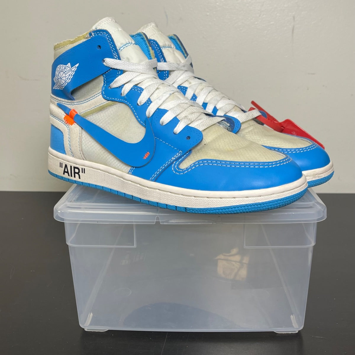 Jordan 1 Retro High Off-White University Blue 9.5 (Moderately Worn Pre-Owned)JordanWhite/Dark Powder Blue-Cone - Image 1
