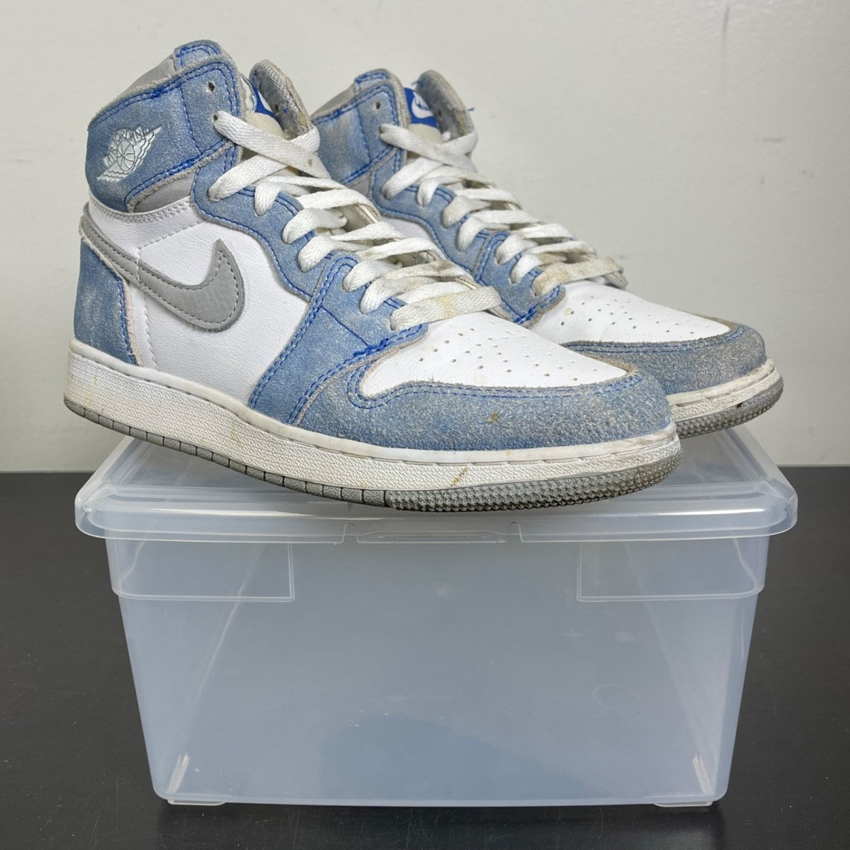 Jordan 1 Retro High Hyper Royal Smoke Grey (GS) 5Y (Moderately Worn Pre-Owned)JordanHyper Royal/Light Smoke Grey-White - Image 1