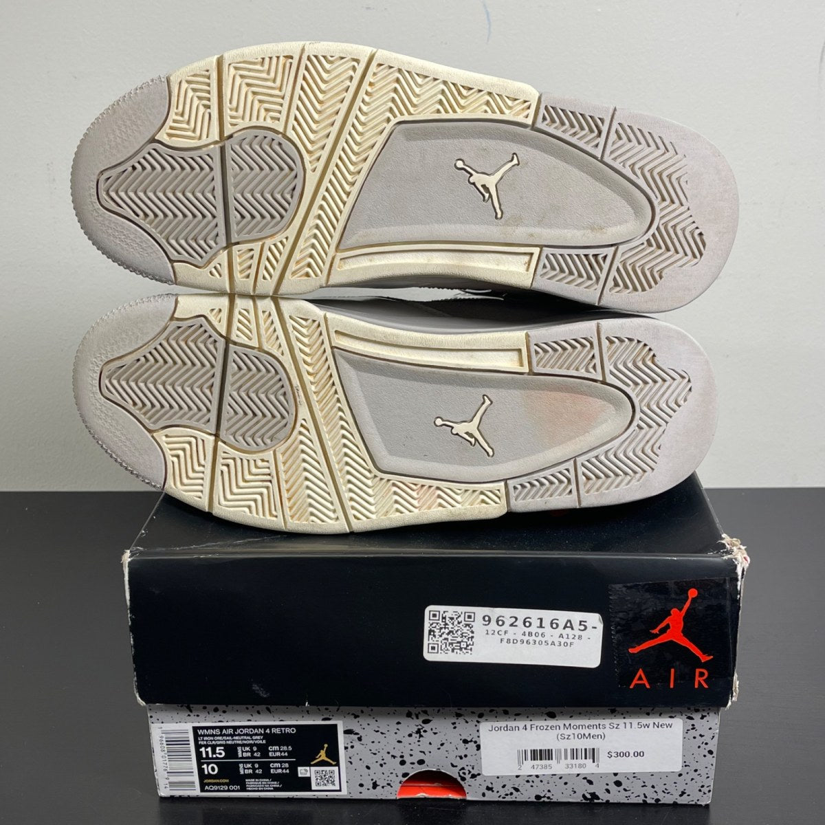 Jordan 4 Retro Frozen Moments (Women's) 11.5W (Moderately Worn Pre-Owned)JordanLight Iron Ore/Sail-Neutral Grey-Black-Metallic Silver - Image 5