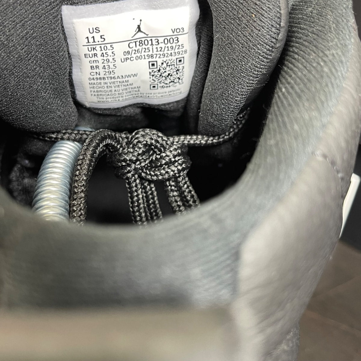 Jordan 12 Retro Bloodline 11.5 (Moderately Worn Pre-Owned)JordanBlack/Black/Varsity Red - Image 6