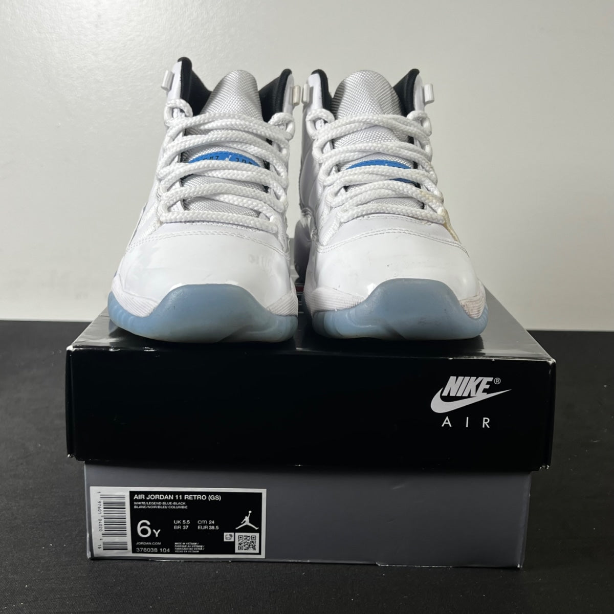 Jordan 11 Retro Legend Blue (2024) (GS) 6Y (Moderately Worn Pre-Owned)JordanWhite/Legend Blue/Black - Image 2