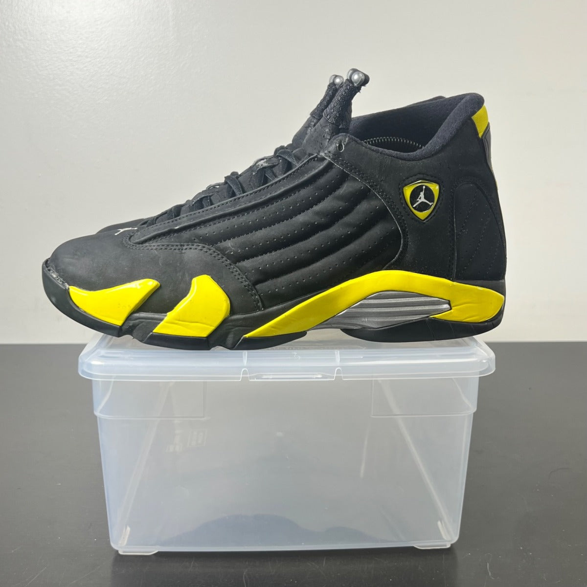 Jordan 14 Retro Thunder 10.5 (Heavily Worn Pre-Owned)JordanBlack/Vibrant Yellow-White - Image 3