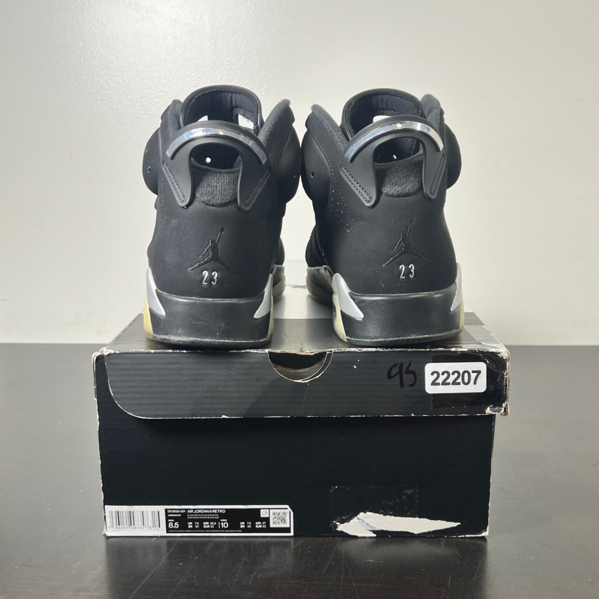 Jordan 6 Retro Chrome 8.5 (Lightly Worn Pre-Owned)JordanBlack/Black/Metallic Silver - Image 4