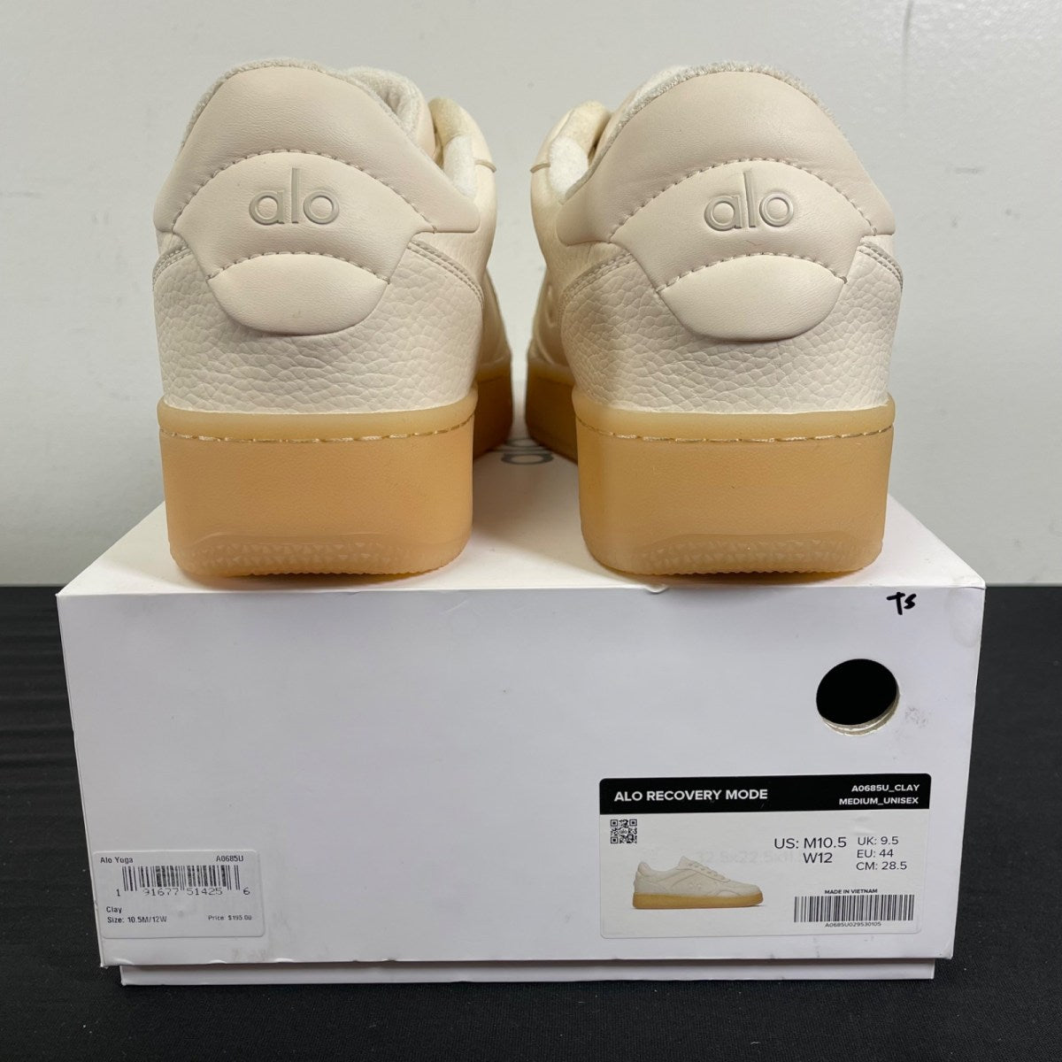 Alo Yoga Recovery Mode Sneaker Clay 10.5 (Moderately Worn Pre-Owned)Alo YogaClay - Image 4