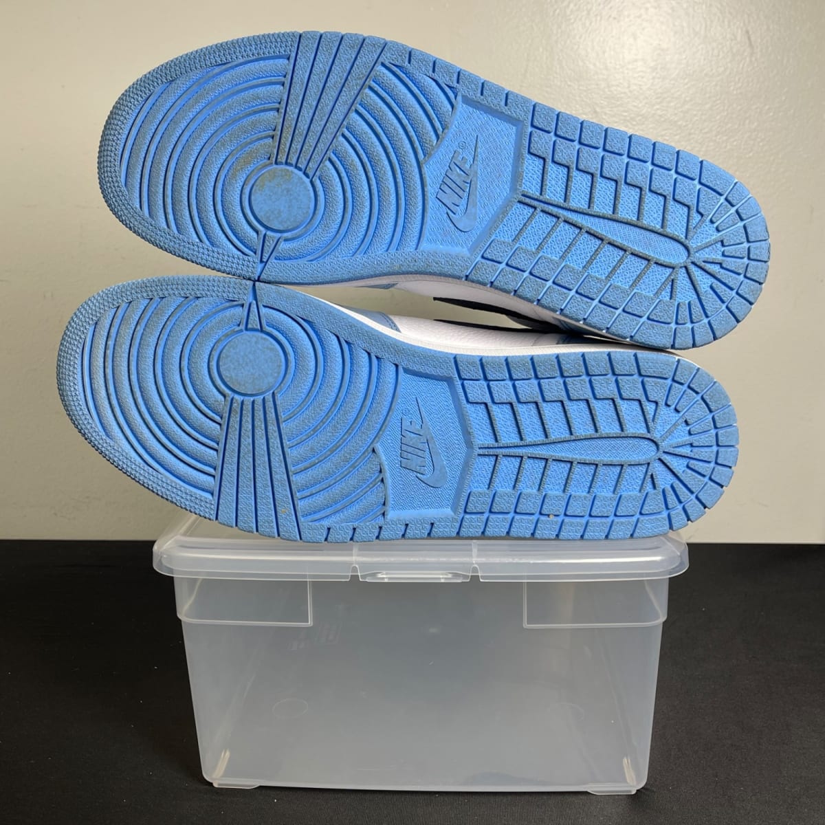 Jordan 1 Retro High OG University Blue (Size 12) - aux