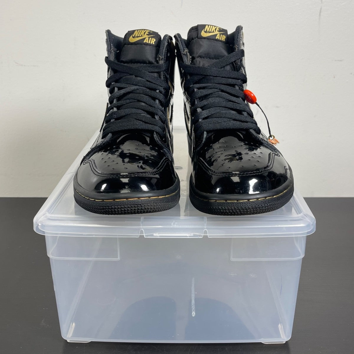 Jordan 1 Retro High Black Metallic Gold (2020) 9 (Moderately Worn Pre-Owned)JordanBlack/Black-Metallic Gold - Image 2
