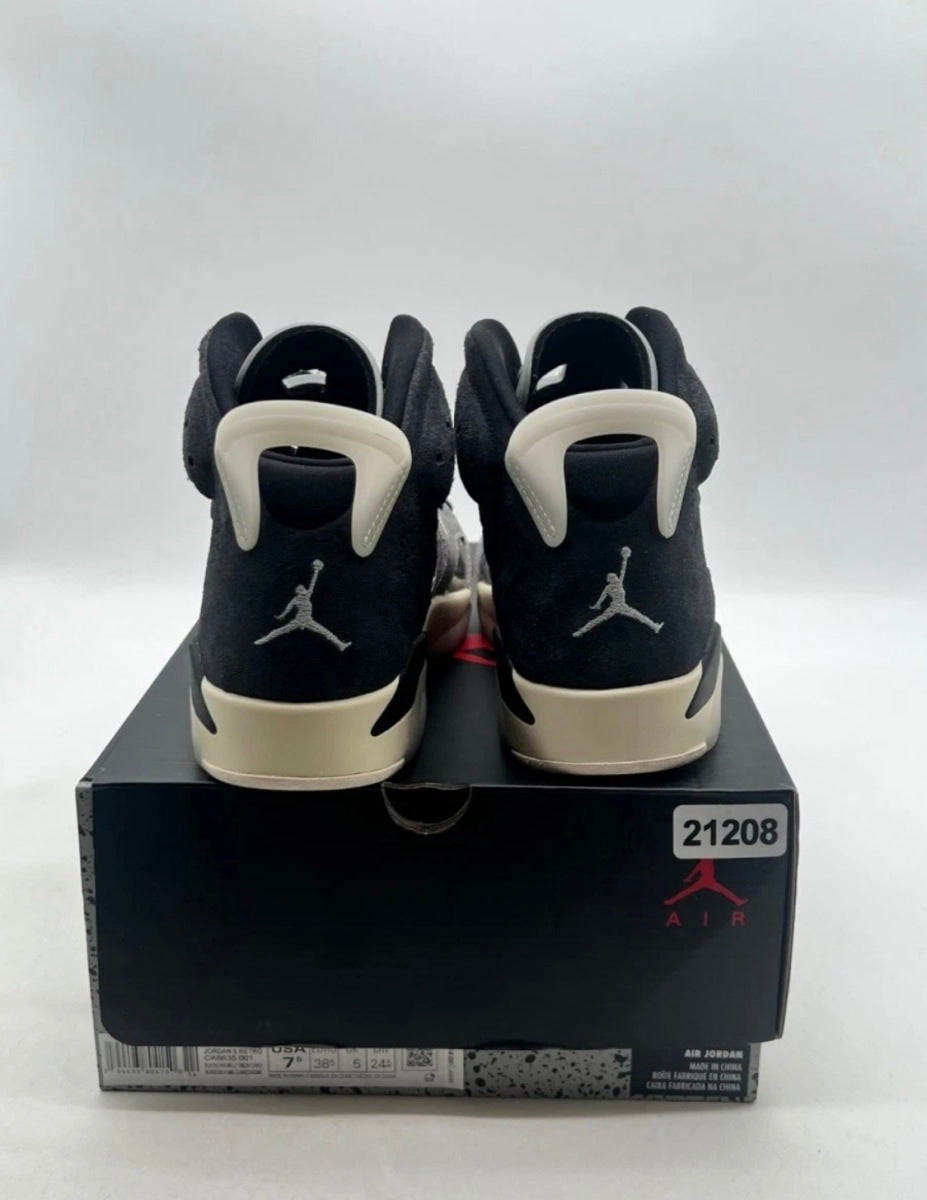 Jordan 6 Retro Tech Chrome (Women's) 7.5W (Lightly Worn Pre-Owned)JordanBlack/Light Smoke Grey-Sail-Chrome - Image 3