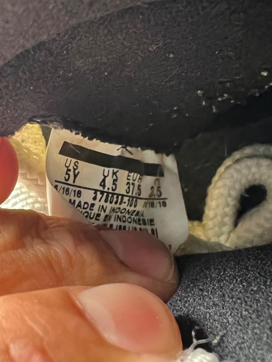 Jordan 11 Retro Concord (2018) (GS) 5Y (Moderately Worn Pre-Owned) - Image 9