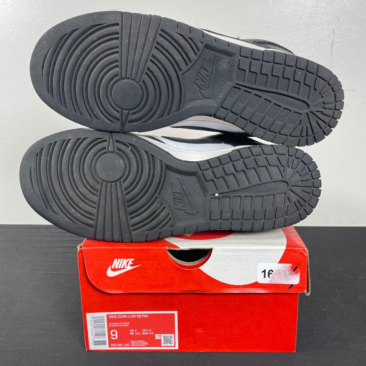 Nike Dunk Low Retro White Black Panda 9 (Moderately Worn Pre-Owned)NikeWhite/Black - Image 5