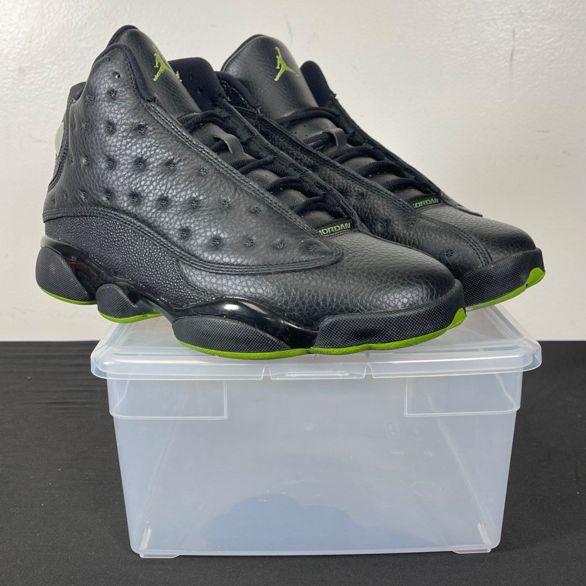 Jordan 13 Retro Altitude (2017) 10.5 (Moderately Worn Pre-Owned)JordanBlack/Altitude Green - Image 1