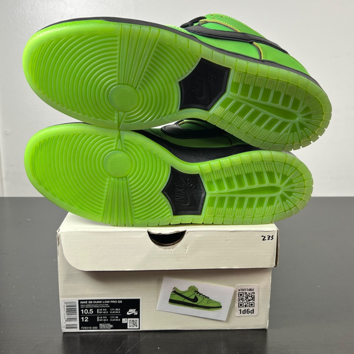 Nike SB Dunk Low The Powerpuff Girls Buttercup 10.5 (Lightly Worn Pre-Owned)NikeMean Green/Black/Lotus Pink - Image 5