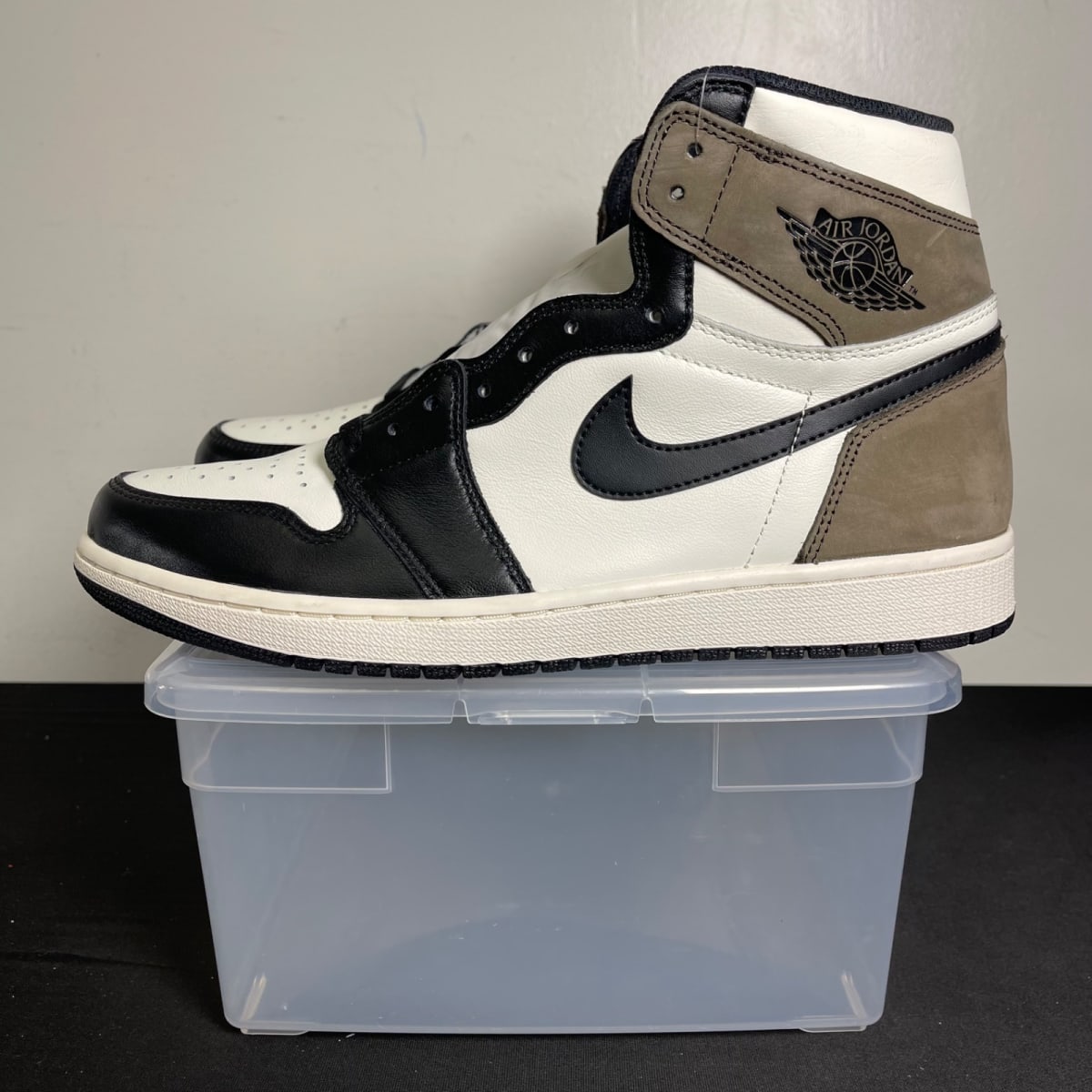 Jordan 1 Retro High Dark Mocha (Size 12) - aux