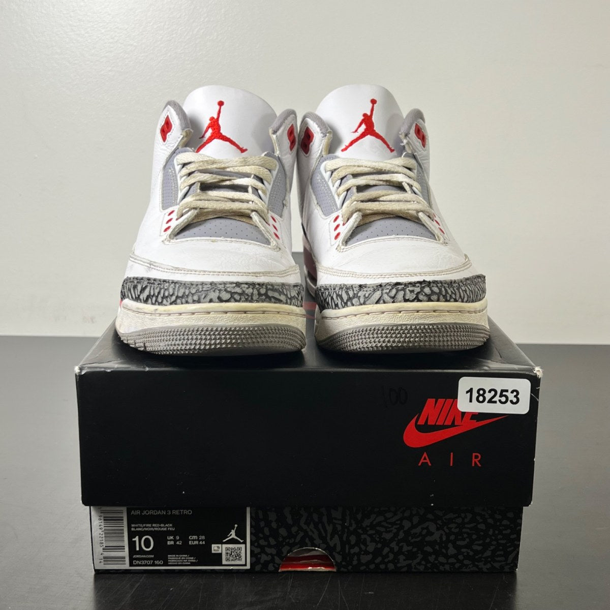 Jordan 3 Retro Fire Red (2022) 10 (Heavily Worn Pre-Owned)JordanWhite/Fire Red/Cement Grey/Black - Image 2