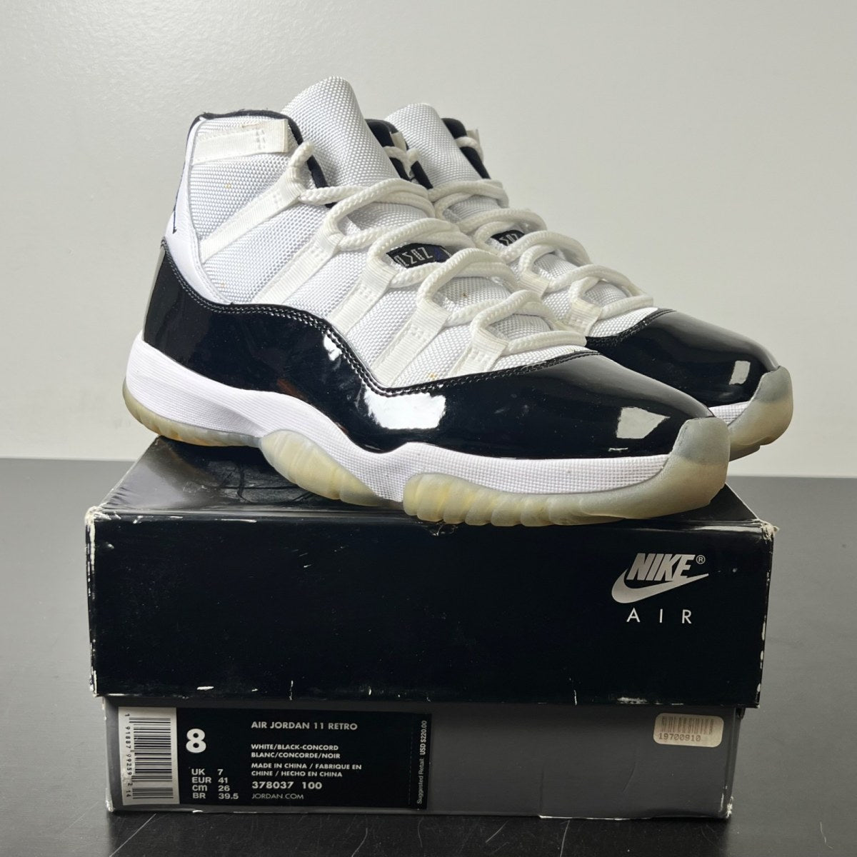 Jordan 11 Retro Concord (2018) 8 (Moderately Worn Pre-Owned)JordanWhite/Black-Concord - Image 1