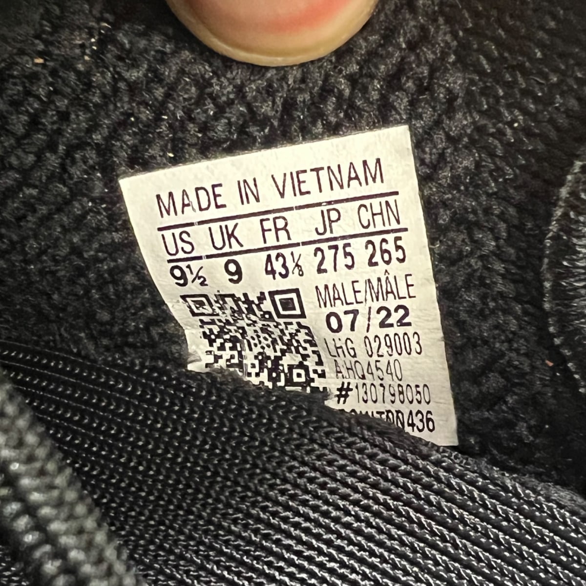 adidas Yeezy Boost 350 V2 Onyx 9.5 (Moderately Worn Pre-Owned)adidasOnyx/Onyx/Onyx - Image 7