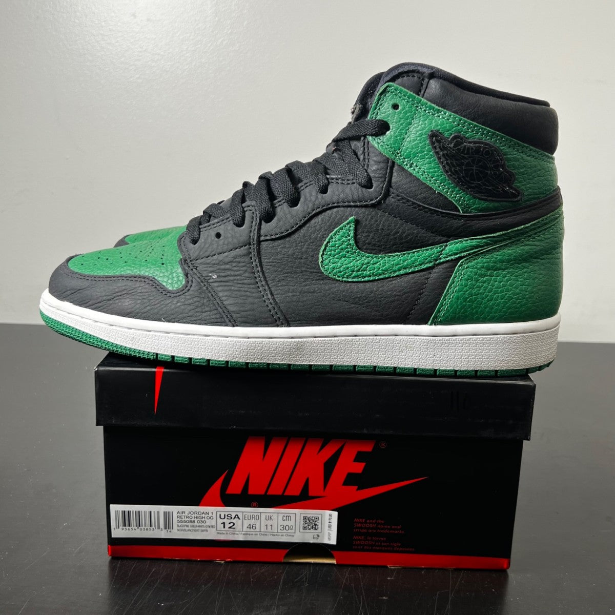 Jordan 1 Retro High Pine Green Black 12 (Moderately Worn Pre-Owned)JordanBlack/Pine Green-White-Gym Red - Image 3