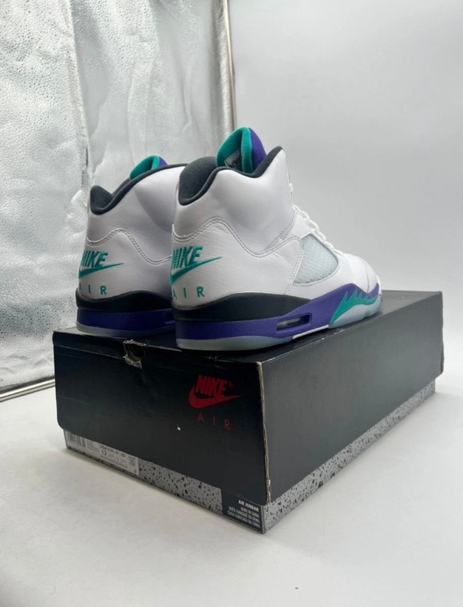 Jordan 5 Retro Grape (2025) 13 (Lightly Worn Pre-Owned)JordanWhite/Grape Ice-New Emerald - Image 5