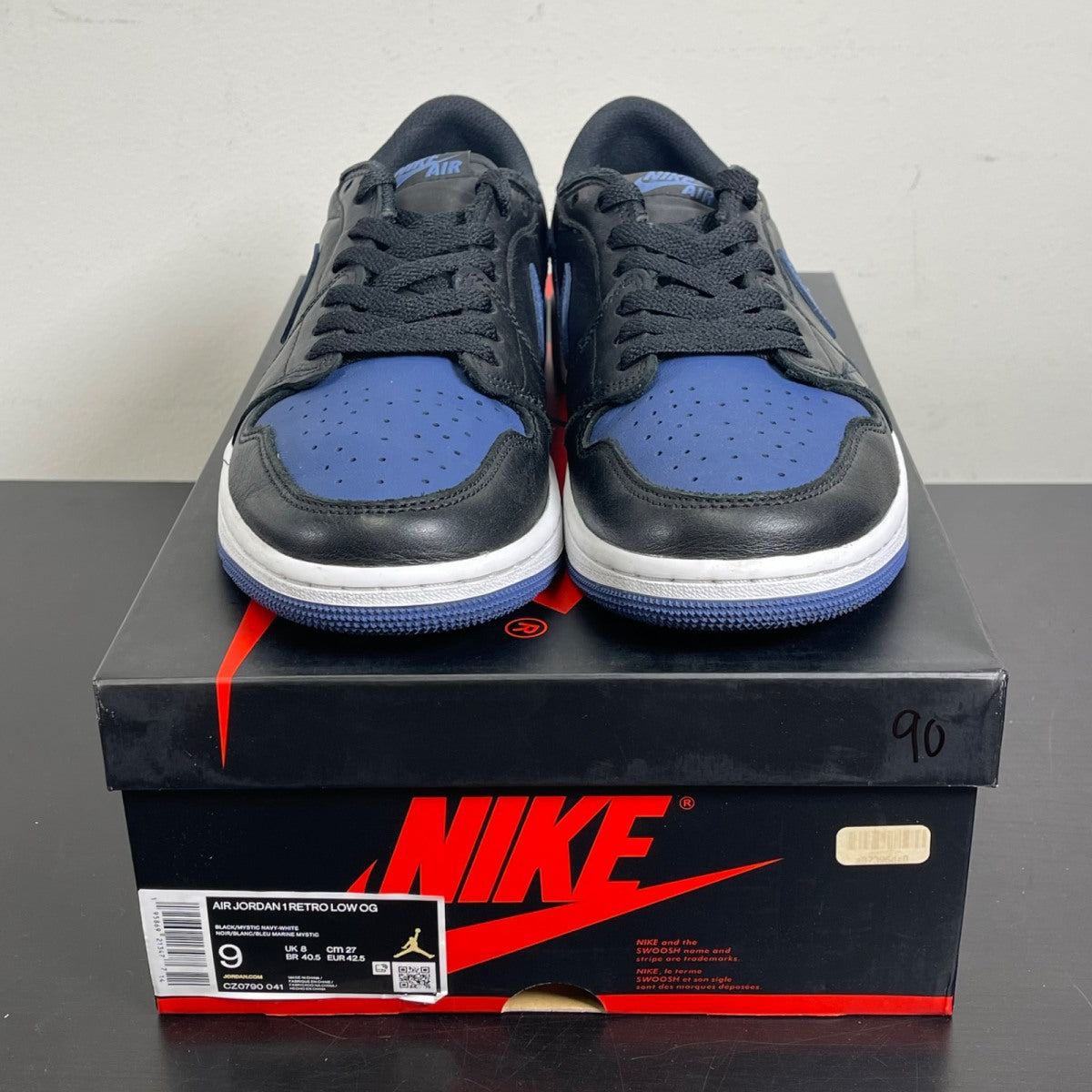 Jordan 1 Retro Low OG Mystic Navy 9 (Moderately Worn Pre-Owned)JordanBlack/Mystic Navy-White - Image 2
