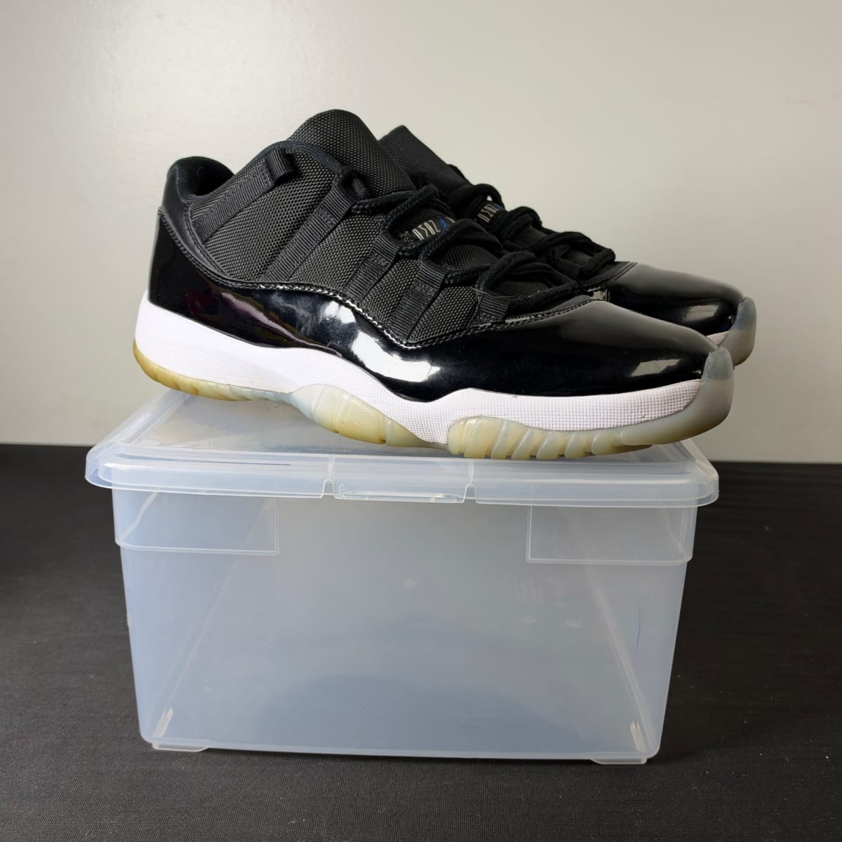 Jordan 11 Retro Low Space Jam (Size 9.5) - aux