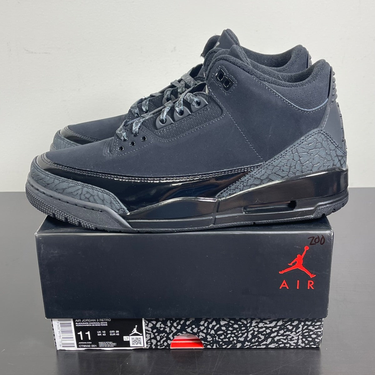 Jordan 3 Retro Black Cat (2025) 11 (Moderately Worn Pre-Owned)JordanBlack/Dark Charcoal/Black - Image 3