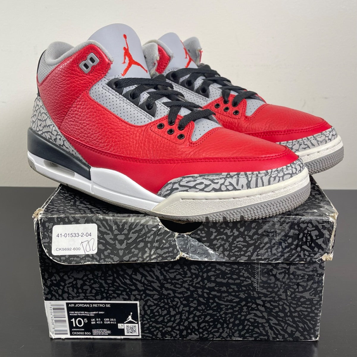 Jordan 3 Retro SE Unite 10.5 (Moderately Worn Pre-Owned)JordanFire Red/Fire Red-Cement Grey-Black - Image 1