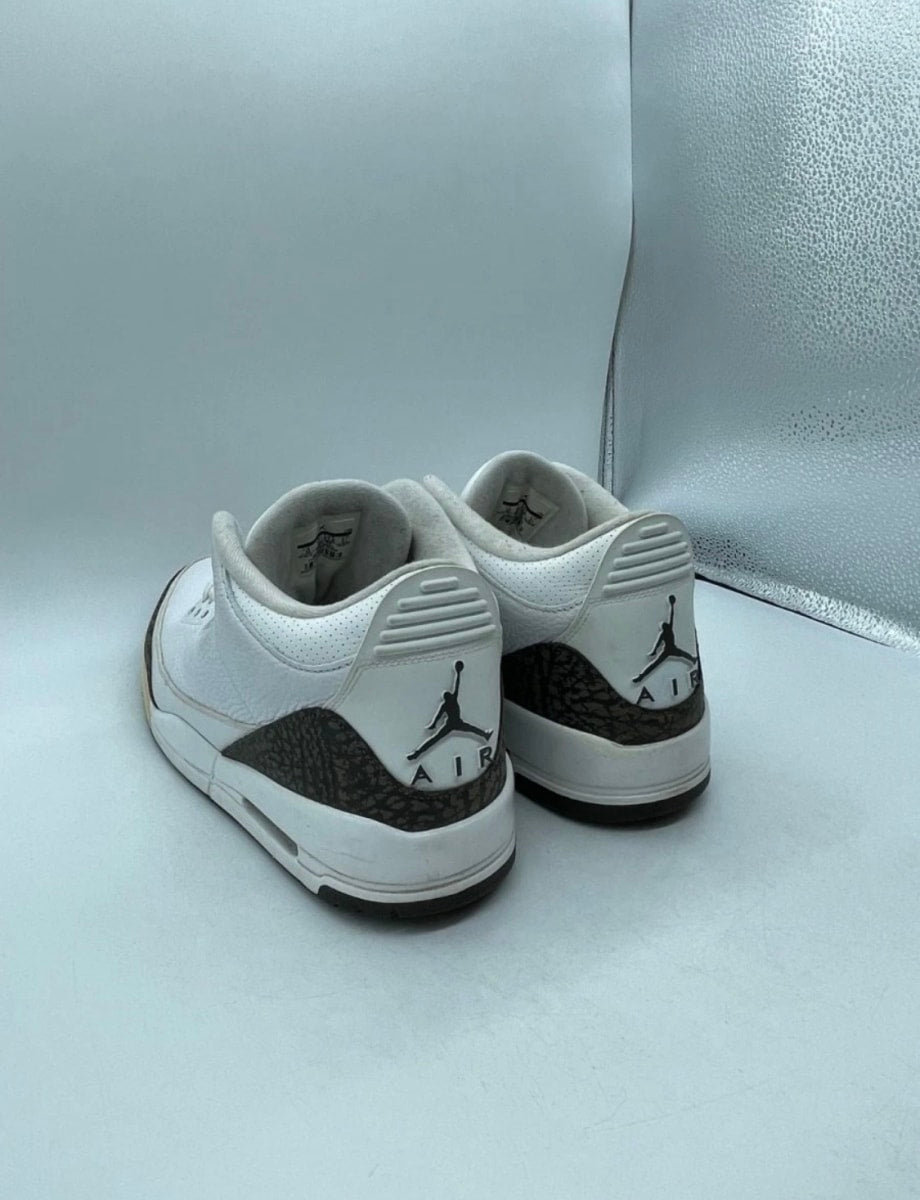 Jordan 3 Retro Mocha (2018) 13 (Heavily Worn Pre-Owned)JordanWhite/Dark Mocha-Chrome - Image 4
