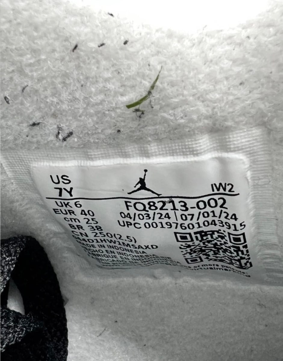 Jordan 4 Retro Fear (2024) (GS) 7Y (Moderately Worn Pre-Owned)JordanBlack/White/Anthracite/Black/Pure Platinum - Image 6