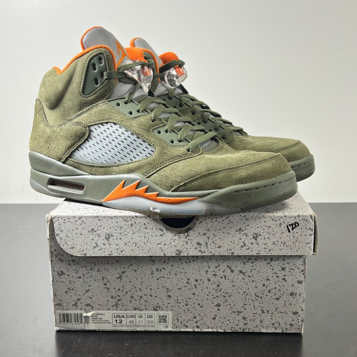 Jordan 5 Retro Olive (2024) 12 (Moderately Worn Pre-Owned)JordanArmy Olive/Solar Orange - Image 1