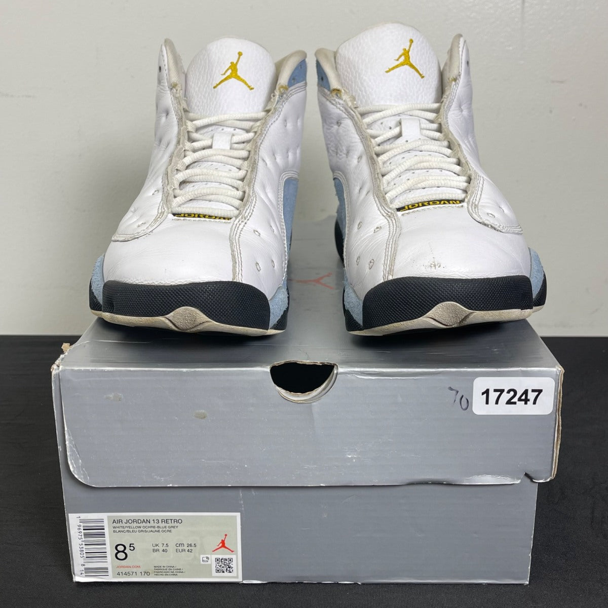 Jordan 13 Retro Blue Grey 8.5 (Moderately Worn Pre-Owned)JordanWhite/Yellow Ochre/Blue Grey/Black - Image 2