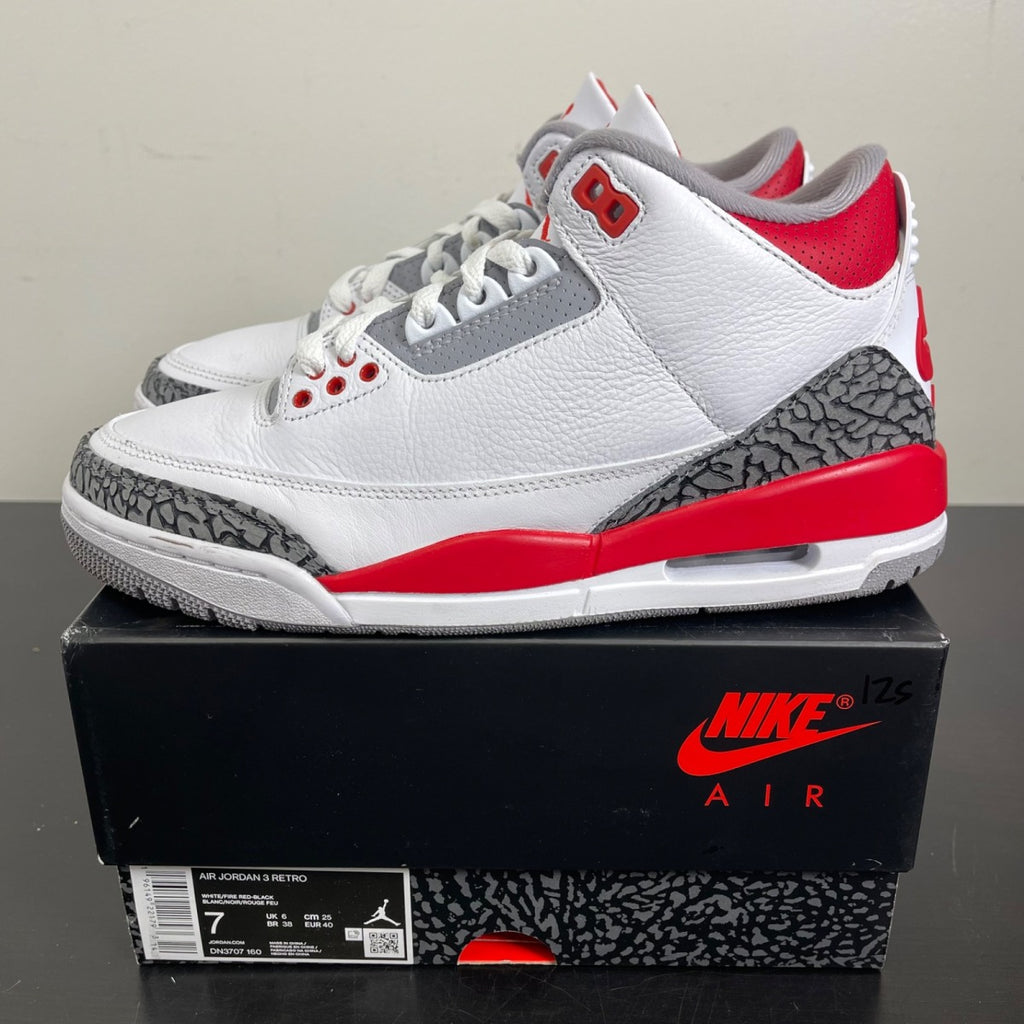 Jordan 3 Retro Fire Red (2022) 7 (Moderately Worn Pre-Owned)JordanWhite/Fire Red/Cement Grey/Black - Image 3