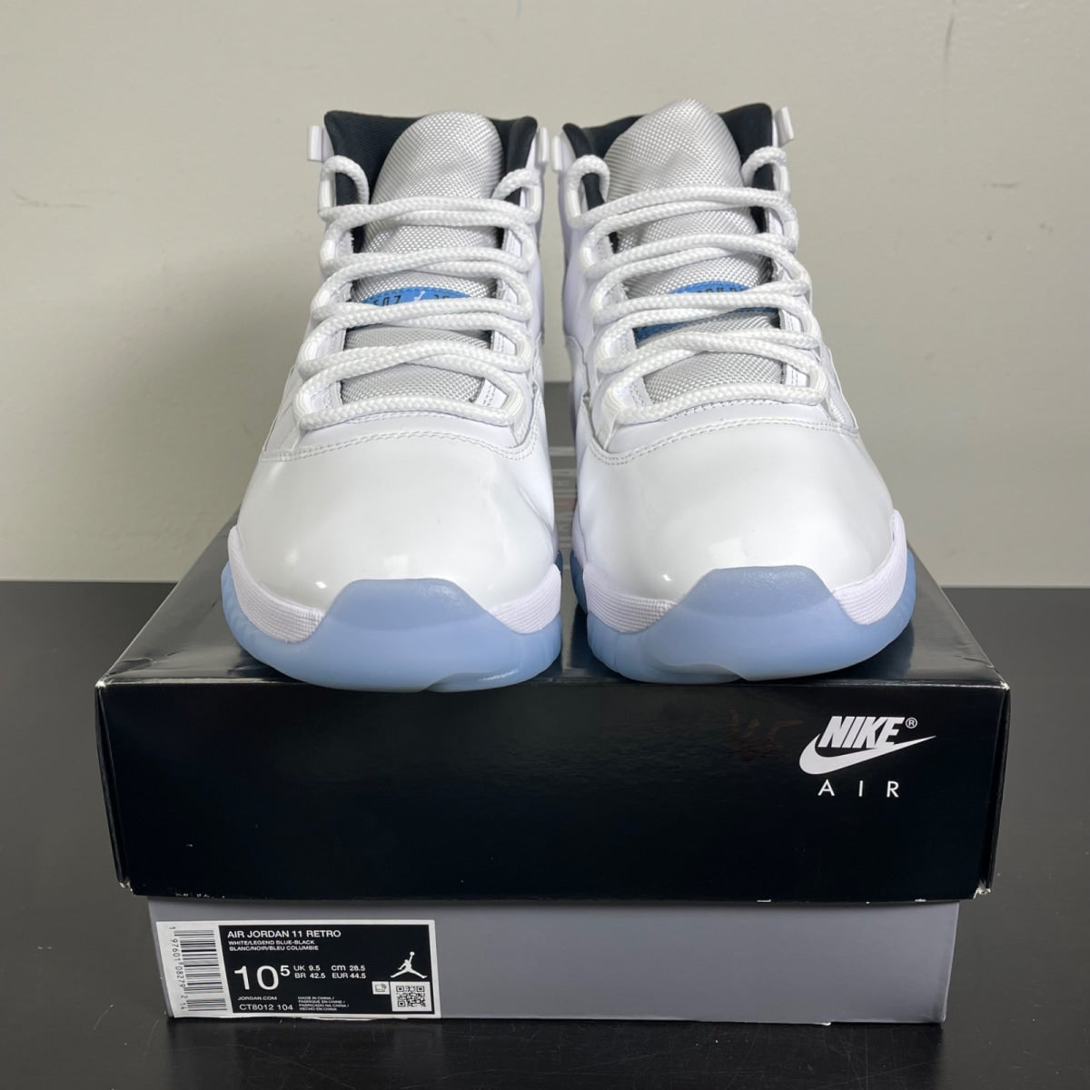 Jordan 11 Retro Legend Blue (2024) 10.5 (Moderately Worn Pre-Owned)JordanWhite/Legend Blue/Black - Image 2