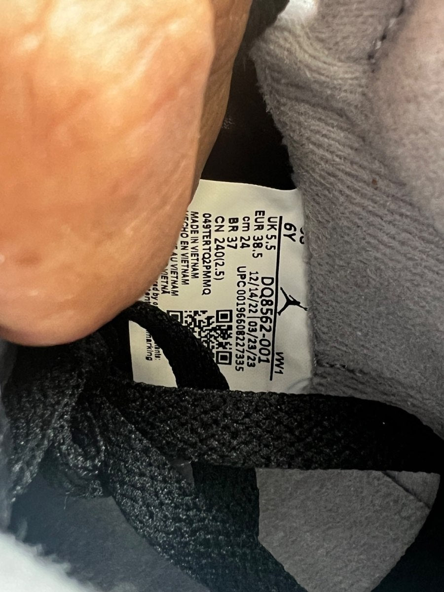 Jordan 2 Retro Black Cement (GS) 6Y (Lightly Worn Pre-Owned)JordanBlack/Fire Red/Sail/Cement Grey - Image 8