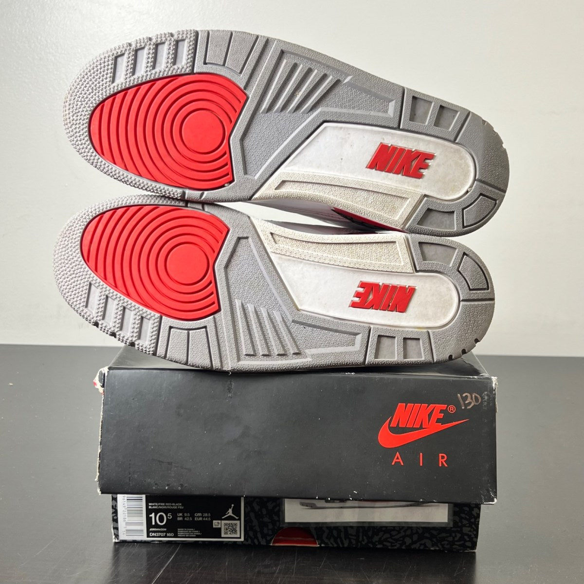 Jordan 3 Retro Fire Red (2022) 10.5 (Moderately Worn Pre-Owned)JordanWhite/Fire Red/Cement Grey/Black - Image 6