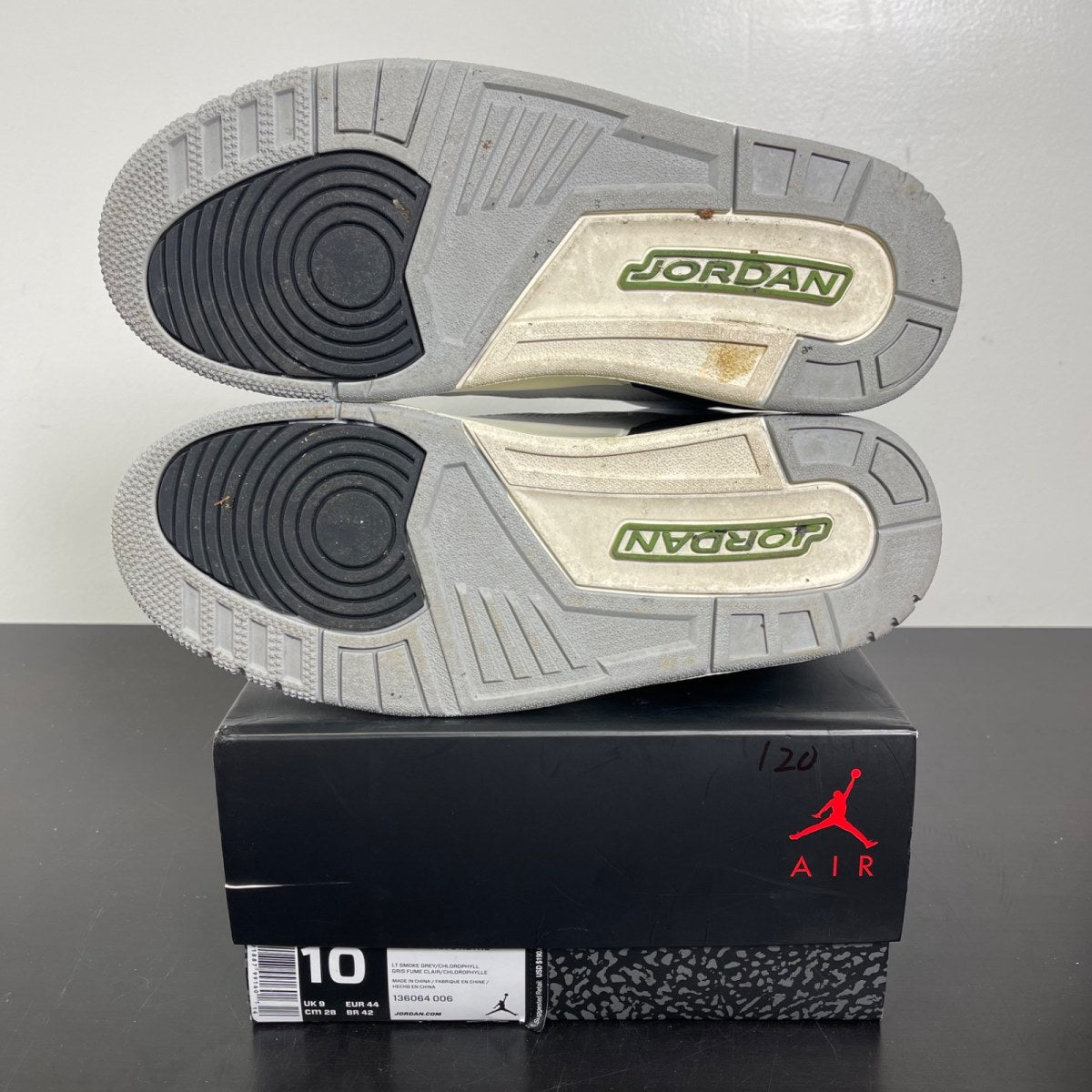 Jordan 3 Retro Chlorophyll 10 (Moderately Worn Pre-Owned)JordanLight Smoke Grey/Chlorophyll-Black-White - Image 5