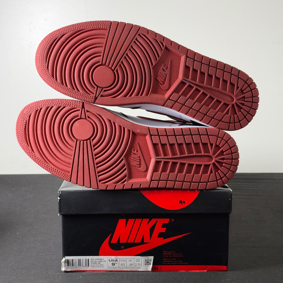Jordan 1 Retro High Bloodline (Size 9.5) - aux