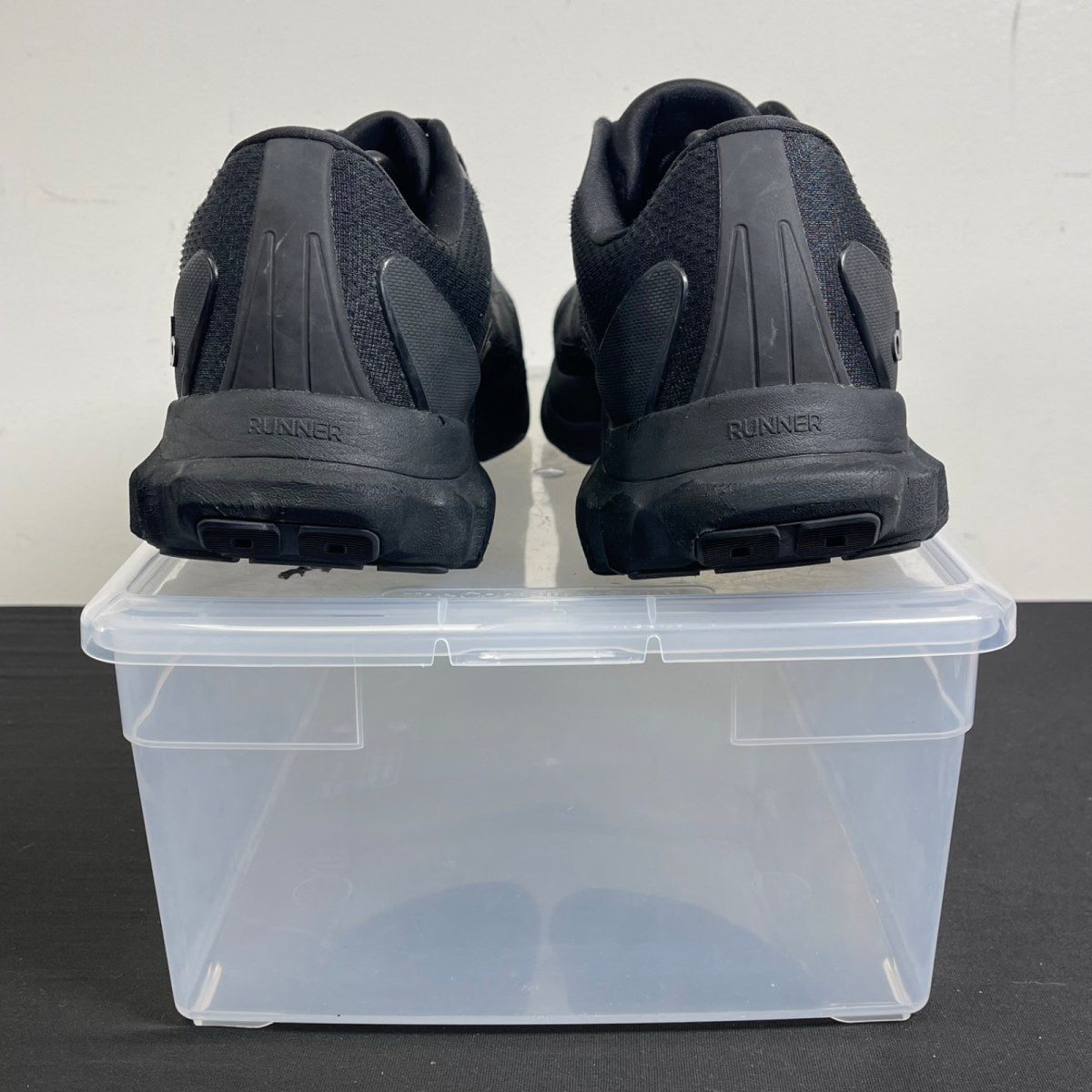 Alo Yoga Runner Black (Size 12) - Image 4