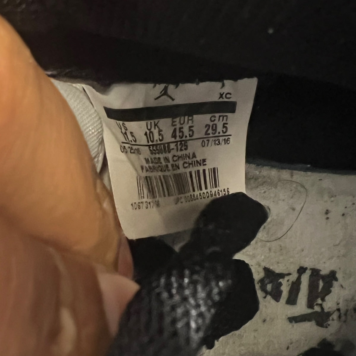 Jordan 1 Retro Black Toe (2016) 11.5 (Lightly Worn Pre-Owned)JordanWhite/Varsity Red/Black - Image 7