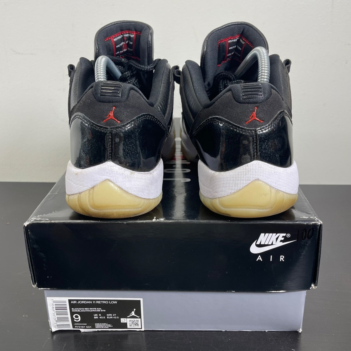 Jordan 11 Retro Low 72-10 9 (Moderately Worn Pre-Owned)JordanBlack/Gym Red/White/Sail - Image 4